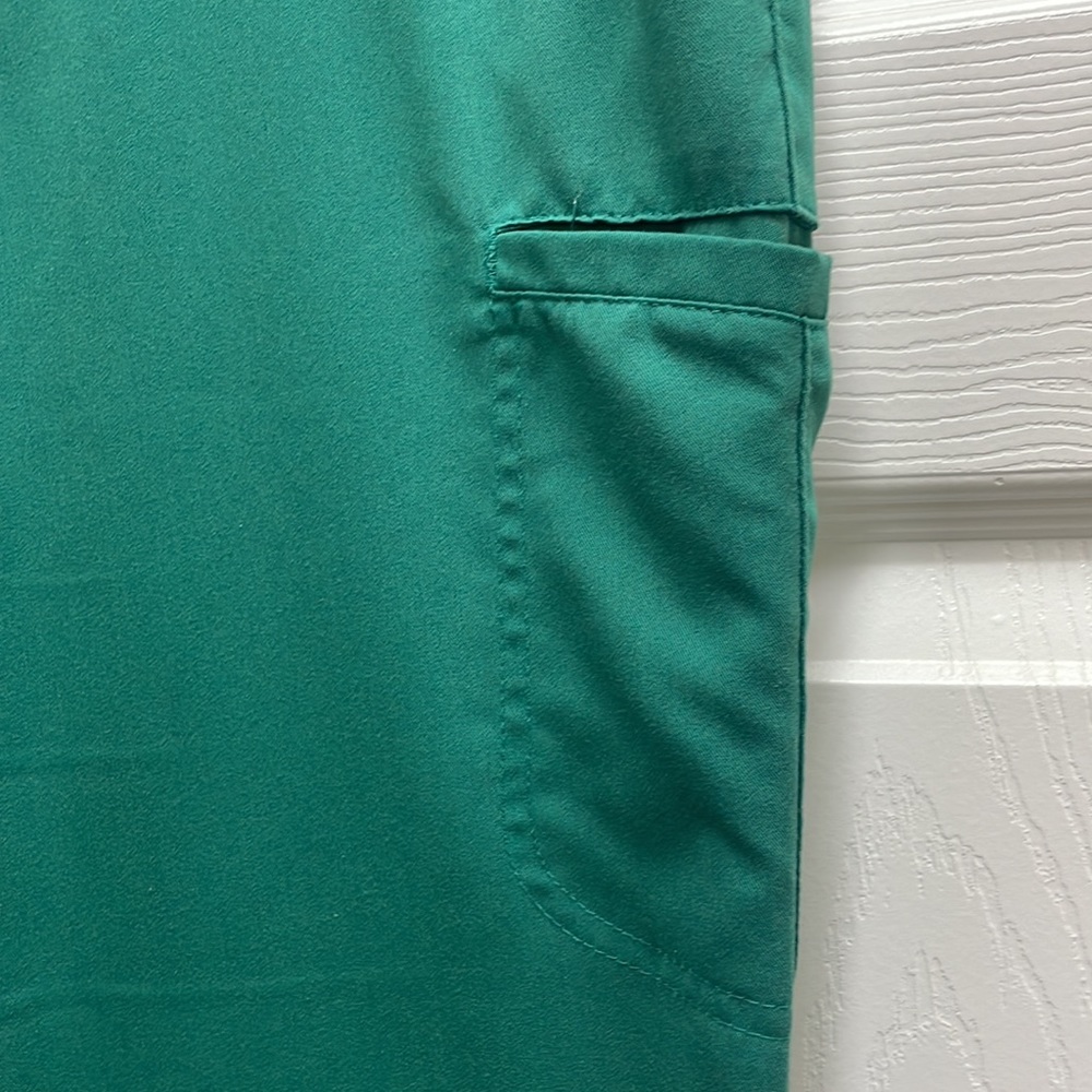 Greys Anatomy scrub set - Picture 8 of 11